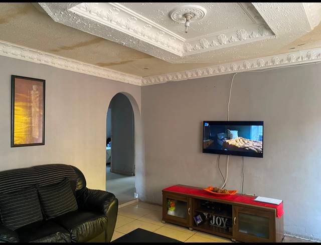5 BEDROOM HOUSE FOR SALE IN INANDA